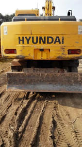 Pelle pelleteuse multifonction sur chenilles originale de la Corée Hyundai 210 à haut rendement Hyundai en bon état en vente - Product Image 3