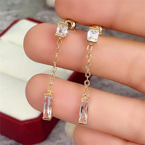 Orecchini Pendenti E1487 in Oro con Cristalli Taglio Principessa, Montatura Geometrica, Gioielli da Donna alla Moda, Stile Classico per Feste - Product Image 4