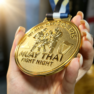 โรงงานผลิตเหรียญรางวัลแชมป์มวยไทยกลางคืนแบบกำหนดเอง ขายส่งเหรียญรางวัลทองโลหะผสมสังกะสี - Product Image 1