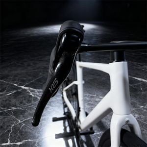 Alta calidad y rentable KOZO fábrica directa al por mayor fibra de carbono grava bicicleta 700C freno de disco hidráulico - Product Image 2