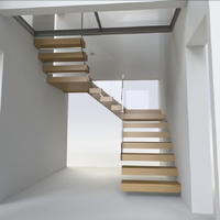 Escalier flottant intérieur écologique en acier et bois avec garde-corps en verre et design personnalisé pour une maison durable
