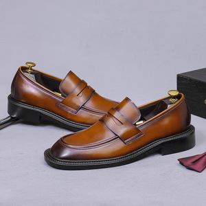 Mocasines de cuero británico para hombre - cuero genuino, diseño cómodo de una sola pieza, calzado informal de negocios de alta gama y sofisticado. - Product Image 6