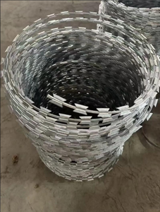 <span class=keywords><strong>Alambre</strong></span> de púas de acero inoxidable galvanizado en caliente, modelo personalizable, <span class=keywords><strong>alambre</strong></span> de cuchilla tipo concertina para valla de seguridad antiescalada - Product Image 2