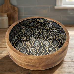 Bol en bois fait main avec motif floral noir et or, style glamour, plat de service alimentaire, cadeau, artisanat en bois, vaisselle de cuisine - Product Image 1