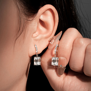 Pendientes de Aro con Diamantes Moissanite Corte Esmeralda VVS D GRA de 6 Quilates, Elegantes, Chapados en Oro de 14K, Joyería Moderna para Uso Diario para Mujer - Product Image 5