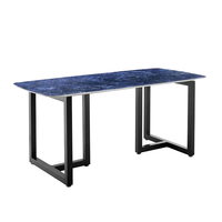 Table à manger carrée de luxe moderne, marque SXT, plateau en pierre de haute qualité, pieds en métal, pour hôtel, bureau, appartement ou salon.