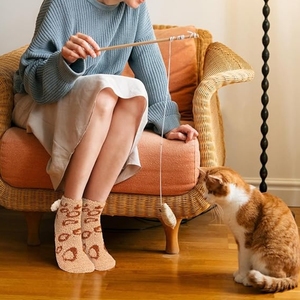 Vente en gros de chaussettes moelleuses à patte de <span class=keywords><strong>chat</strong></span> mignonne pour femmes avec queue de <span class=keywords><strong>chat</strong></span> Chaussettes en molleton de corail Chaussettes confortables Anima Fuzzy Slipper - Product Image 4