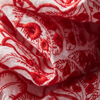 Tissu à oeillets rouge 100% coton brodé à bordure unique de haute qualité en gros pour robes de mariée bricolage respirant et à séchage rapide