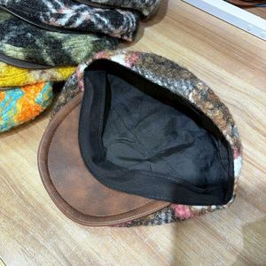 หมวกเบเร่ต์ลายสก็อตแบบวงกลม รุ่นใหม่ปี 2025 สำหรับผู้หญิง แฟชั่นทันสมัย สวมใส่สบาย อุ่นสบาย สีสันสดใส ทรงแบน - Product Image 5