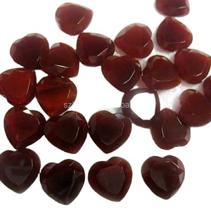 Pierre de cœur naturelle, agate rouge, pierres facettées en forme de cœur - Product Image 1