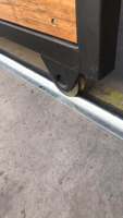 Stalles pour chevaux de qualité supérieure Porte de boîte pour chevaux Stalles pour chevaux Boîte pour chevaux Écurie pour chevaux avec porte coulissante et fenêtre en V