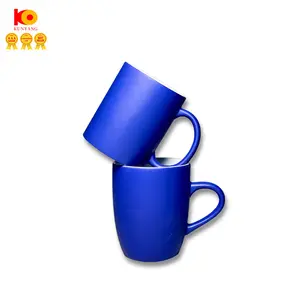 2022 sıcak satış renk sır yumuşak dokunmatik kauçuk kaplı özel seramik kahve kupalar yumuşak dokunuşlu kupa