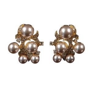 Boucles d'oreilles vintage, en alliage de perles, plaquées or véritable, serties de diamants et à motif ajouré - Product Image 5