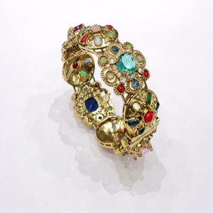 Bracelet ouvertable plaqué or avec pierres précieuses multicolores et perles, bracelet en zircon cubique, bijoux pour mariage. - Product Image 1