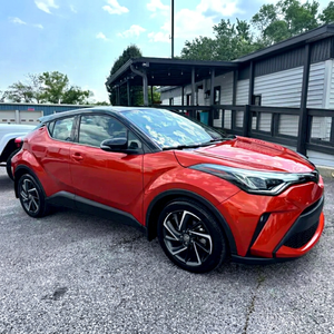 SUV Toyota C-HR Limited 2020 d'occasion en excellent état, transmission automatique, traction avant, origine américaine, entièrement entretenu - Product Image 1