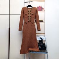 Robe longue en maille texturée à boutons strass pour femme, col rond, manches longues, coupe ajustée, élégante, automne-hiver, 2026