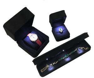 Caja de embalaje de lujo para gemelos, joyería con luz LED, caja negra con logotipo personalizado impreso - Product Image 6