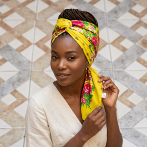 Écharpe carrée à imprimé floral pour femme, légère, respirante, en polyester extensible dans quatre directions, coupe-vent, séchage rapide, antibactérienne - Product Image 1