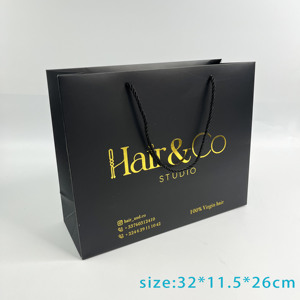 Bolsas de Papel Negras Ecológicas Personalizadas con Logotipo Impreso en Lámina Plateada para Empaque de Extensiones de Cabello - Product Image 5