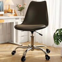 Vente en gros de chaise de salle à manger en plastique PP et coussin au design moderne pour l'extérieur chaise de bureau à domicile pivotante à hauteur réglable