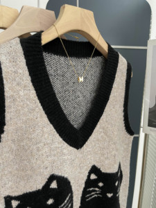 <b>Women</b> V Neck <b>Knit</b> Vest Cute Two Black Cat Jacquard Sleeveless Sweater Vintage Contrast Trim Loose Layering <b>Knit</b> <b>Waistcoat</b> - Product Image 5