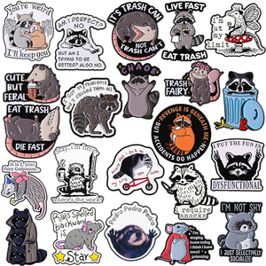 漫画風動物アライグマオポッサムメタルピンカスタム面白いパンダラットパンクエナメルバッジピンまとめ売り - Product Image 1