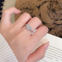 Bague de fiançailles pour femme en diamant de laboratoire blanc 18 carats, taille princesse, tige droite, trois pierres, 4 griffes, style Time Square