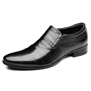 Chaussures habillées en cuir noires à bout pointu et talon bas pour hommes, idéales pour le bureau et les occasions formelles - Product Image 5