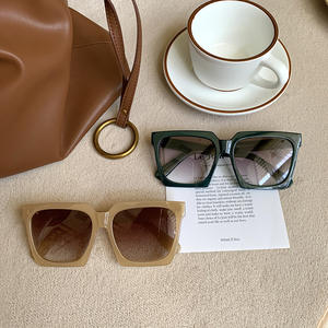 Gafas de Sol Cuadradas Grandes Qianai Unisex, Protección UV 100%, Montura Blanca, Lentes AC, Estilo Urbano a la Moda - Product Image 3