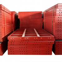 Système de coffrage modulaire en panneaux d'acier robustes pour la construction de murs, colonnes et dalles en béton, réutilisable sur chantier