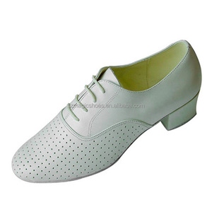 Chaussures de danse latine blanches personnalisées pour homme, avec perforations - Product Image 1