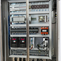 Machine verticale automatique de remplissage, d'emballage, d'étiquetage et de scellage pour poudres, granulés, sachets, pochettes, sacs de forme, bâtonnets, sauces et boissons