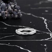 Bague de fiançailles en argent 925 avec moissanite ronde de 1,3 mm de couleur D, design torsadé, éternité complète, bijoux de promesse pour femmes