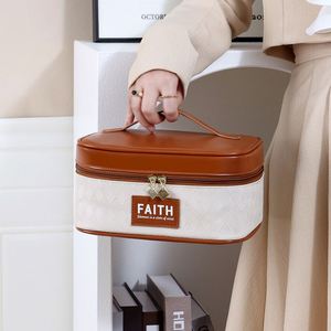 Sac de maquillage luxueux avec logo personnalisé, organiseur portable, sac de rangement pour cosmétiques, sac de maquillage de voyage en cuir PU, vente en gros - Product Image 3