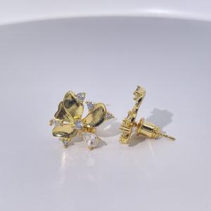Pendientes de Botón con Forma de Flor de Circonita Blanca en Forma de Pera, Clásicos, Elegantes, Sutilmente Lujosos y Modernos, Chapados en Oro sobre Latón, de TIanyu Gems - Product Image 3