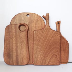 Planche à découper en bois massif pour la cuisine, durable, antidérapante, planche à découper moderne en bois, artisanat en bois - Product Image 2