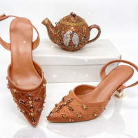 Sepatu Slingback Berhias Rhinestone Cokelat dengan Tas Clutch Senada, Ujung Runcing, Hak Tebal, Set Sepatu dan Tas Formal Wanita