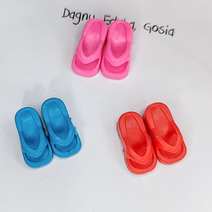 Chaussures de poupée miniatures en gros, <span class=keywords><strong>mini</strong></span> tongs pour poupées de 30 cm, pantoufles en plastique pour poupées, accessoires de déguisement - Product Image 1
