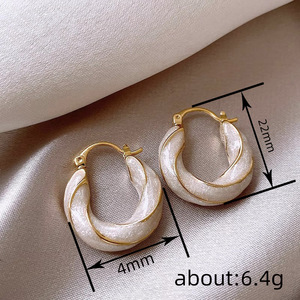 Orecchini a Cerchio con Smalto Glitterato e Texture per Donne, Gioielli Eleganti e Delicati alla Moda - Product Image 4