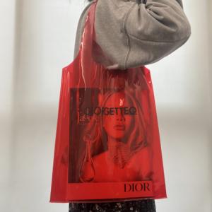 กระเป๋าแฟชั่นพีวีซีใสสีแดงความ<span class=keywords><strong>จ</strong></span>ุสูงพิมพ์โลโก้ที่กำหนดเองสำหรับช้อปปิ้ง - Product Image 2