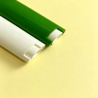 Plastik OEM ODM Boş Ruj Tüpü Özelleştirilmiş Renk 4.5g Çevirmeli Oval Ruj Tüpü Kozmetik Dudak Balsamı Kabı