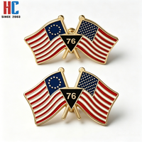 Broche en émail personnalisable plaquée or moderne, motif drapeau doublement croisé en métal, pour 13 Star Bennington 76, fabrication sur mesure depuis 20 ans
