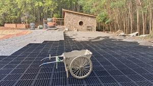 Système de renforcement du sol en grille de gravier HDPE sur mesure Sunsbuild, imperméable pour allée, patio, jardin, chemin et revêtement de sol extérieur - Product Image 4