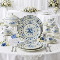 Assiettes de présentation élégantes en céramique festonnée, motif floral bleu, en porcelaine, pour mariage, assiettes rondes pour salade et dessert, pour la maison