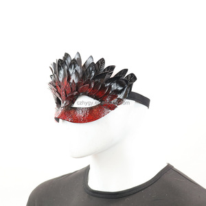 หน้ากากสวมหน้ากากขนนกสีแดงทำจากพลาสติกวาดด้วยมือสำหรับเทศกาลฮาโลวีนที่น่ากลัวของตกแต่งบ้าน - Product Image 4