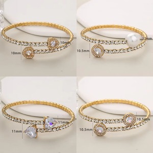 Brazalete Abierto de Acero Inoxidable Impermeable con Corazón de Cristal y Perlas de Imitación, Elástico y Flexible, Tipo Tenis, para Mujer - Product Image 6
