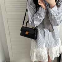Sac carré mini rétro en cuir huilé texturé, élégant, avec fermoir métallique, portable, à porter à la main ou en bandoulière, pour le quotidien