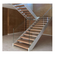 Escalier courbé sur mesure pour villa intérieure avec rampe en verre