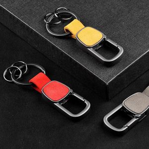 Llavero de coche de lujo ligero de cuero genuino con hebilla metálica para colgar en la cintura, con letras grabadas, para hombre y mujer - Product Image 3