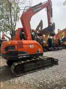 Excavatrice sur chenilles hydraulique d'occasion 2024 Doosan DX75 7,5T, certifiée CE, avec accessoire de pince, attache rapide et brise-roche - Product Image 2